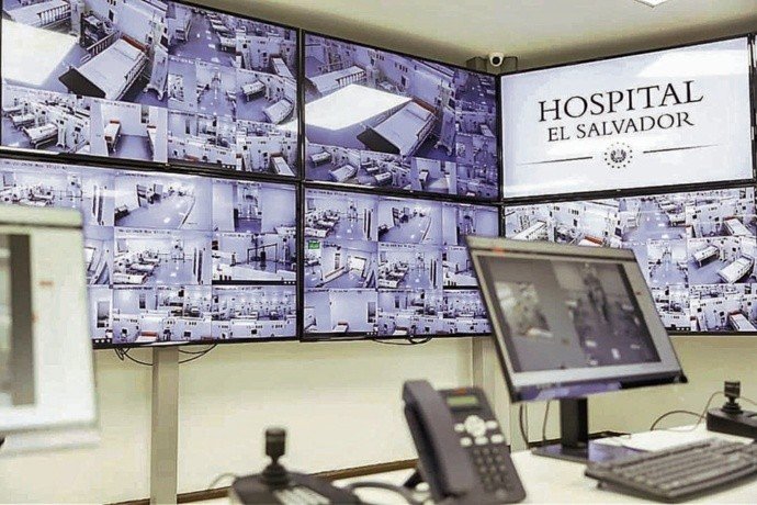 autoridades-de-salud-inician-traslado-de-pacientes-covid19-al-nuevo-hospital-el-salvador